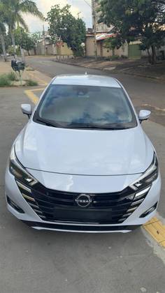 NISSAN VERSA 1.6 16V FLEX EXCLUSIVE XTRONIC NISSAN VERSA 1.6 16V FLEX EXCLUSIVE XTRONIC
